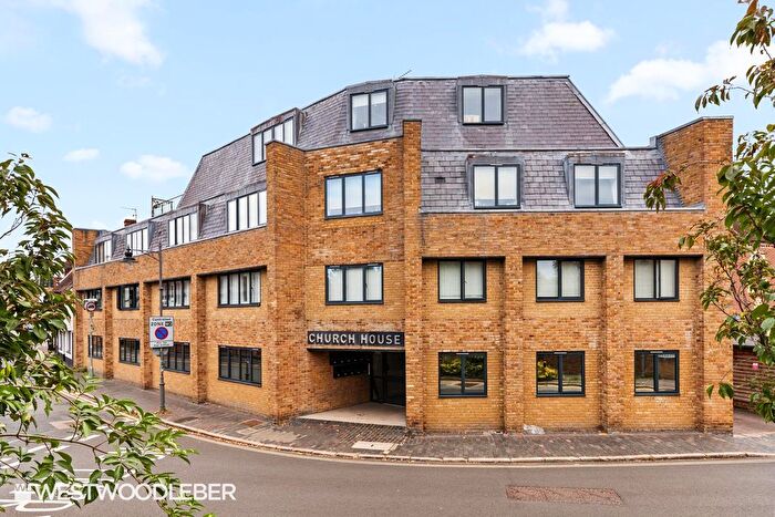 2 Bedroom Flat For Sale In Church Street, Ware, SG12