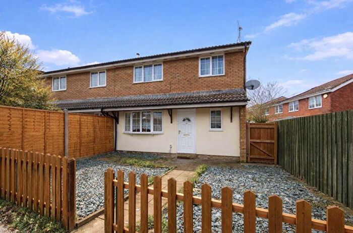 2 Bedroom Cluster House For Sale In Cheslyn Close, Luton, LU2