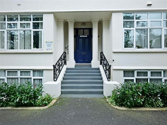 2 Bedroom Flat For Sale In Gervis Road, Bournemouth, BH1