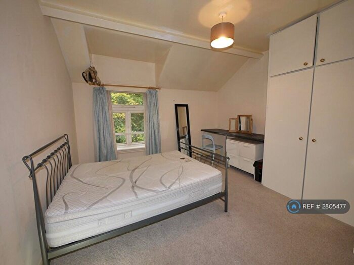 2 Bedroom Flat To Rent In North Hill Road, Leeds, LS6