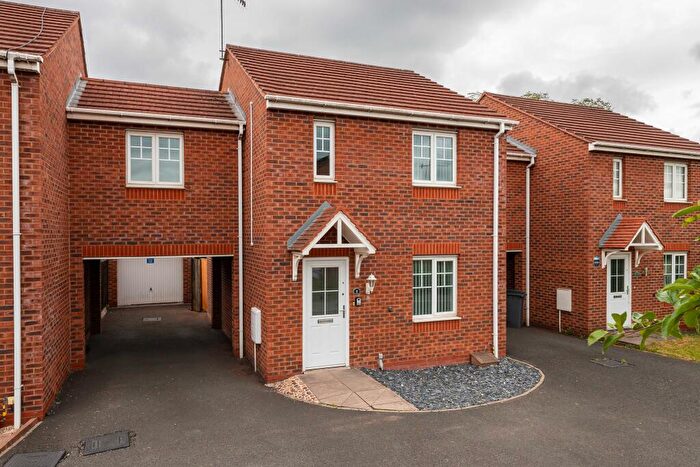 3 Bedroom Link Detached House For Sale In Waterlily Close, Stoke-On-Trent, Staffordshire, ST1
