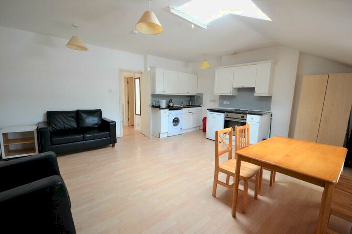 2 Bedroom Flat To Rent In Mare Street, Hackney, E8
