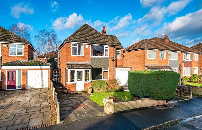 4 Bedroom Detached House For Sale In Wentworth Avenue, Timperley, Altrincham, WA15
