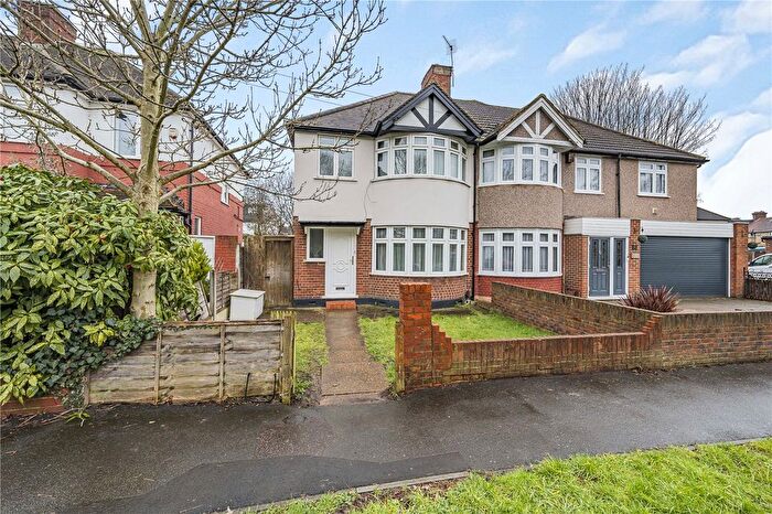 3 Bedroom Semi Detached House For Sale In Riverside Walk, Middlesex, TW7
