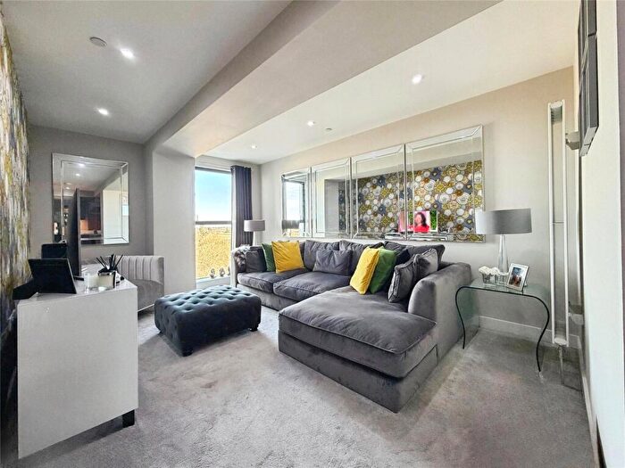 2 Bedroom Apartment For Sale In Victoria Avenue, Southend-on-Sea, Essex, SS2