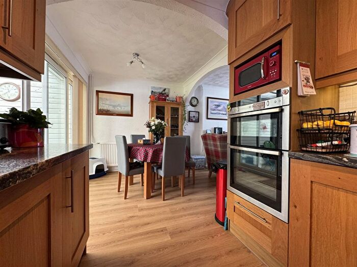 2 Bedroom Semi-detached Bungalow For Sale In Oxford Drive, Woodbridge, IP12