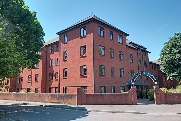 1 Bedroom Flat For Sale In Polebarn Road, Trowbridge, BA14