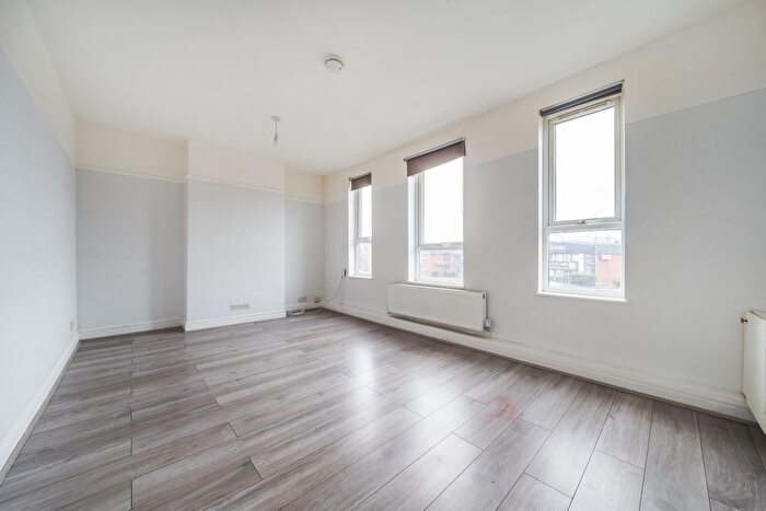 4 Bedroom Flat To Rent In Hook Rise North, Surbiton, KT6