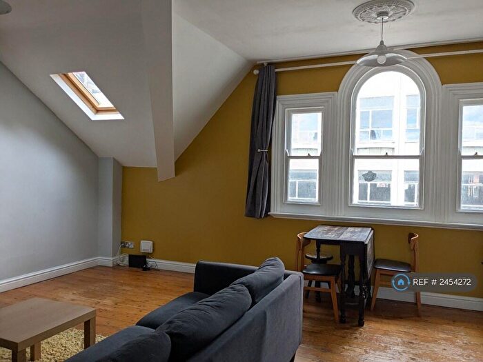 2 Bedroom Penthouse To Rent In Jameson Street, Hull, HU1