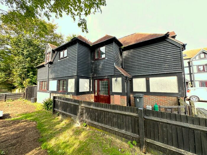 3 Bedroom Semi-Detached House To Rent In Tudor Manor Gardens, Seaford, East Sussex, BN25