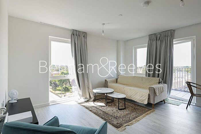 2 Bedroom Flat To Rent In Donovan Way, Harrow, HA1