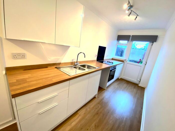 1 Bedroom Maisonette To Rent In Holly Close, Truro, TR3