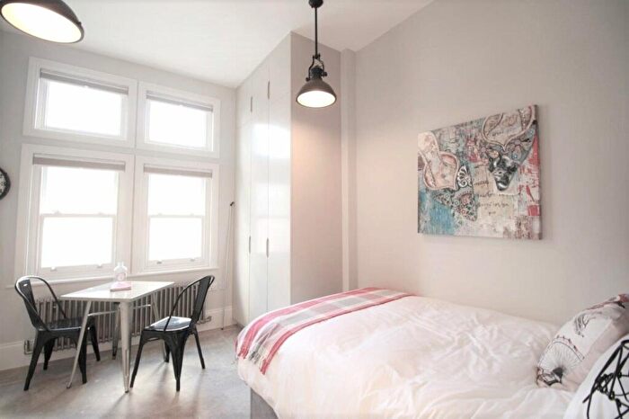 Apartment To Rent In Weston Park, Crouch End, London, N8