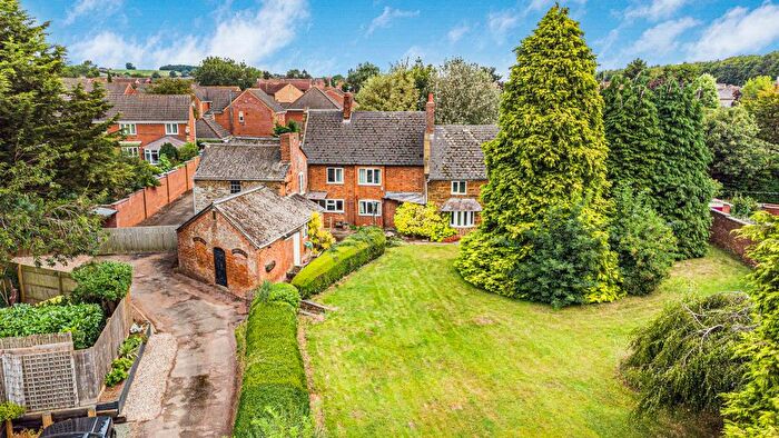 3 Bedroom Detached House For Sale In Hinton Road, Woodford Halse, Daventry, NN11