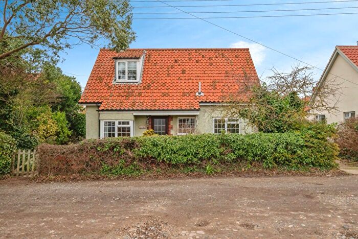 3 Bedroom Bungalow For Sale In Broomhill, East Runton, Cromer, Norfolk, NR27