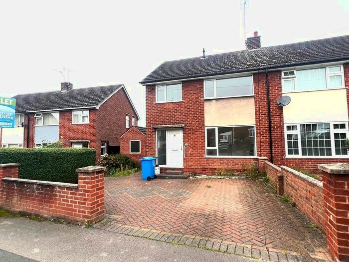 3 Bedroom Semi-Detached House To Rent In Dryden Dale, Worksop, S81