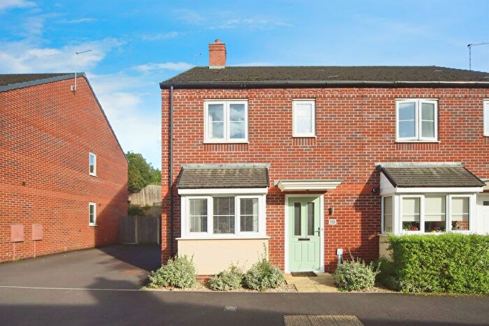 3 Bedroom Semi-Detached House For Sale In Grove Gate, Staplegrove, Taunton, TA2