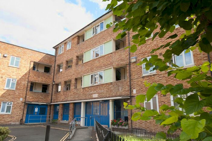 2 Bedroom Flat To Rent In Dynevor Road, London, N16
