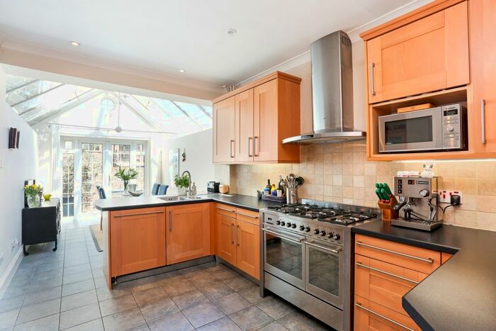 3 Bedroom Semi-Detached House To Rent In St. Marks Road, Windsor, SL4