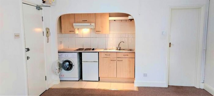 Studio To Rent In Lausanne Road, Haringey, London N8