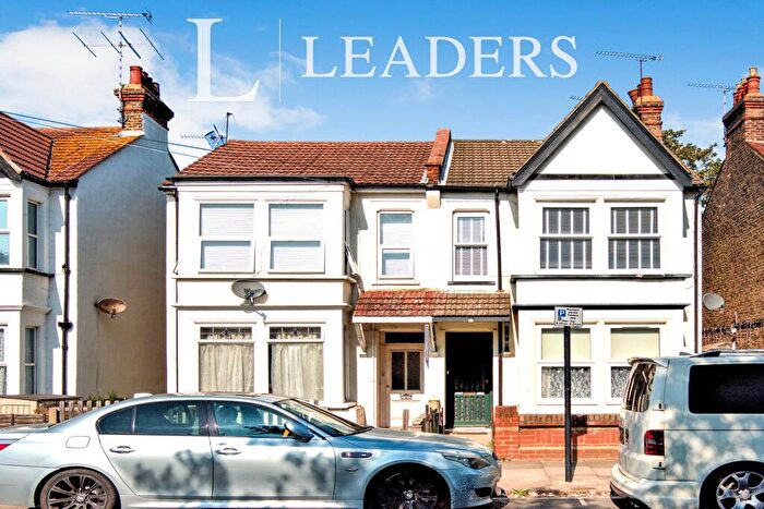 2 Bedroom Flat To Rent In Harcourt Avenue, SS2