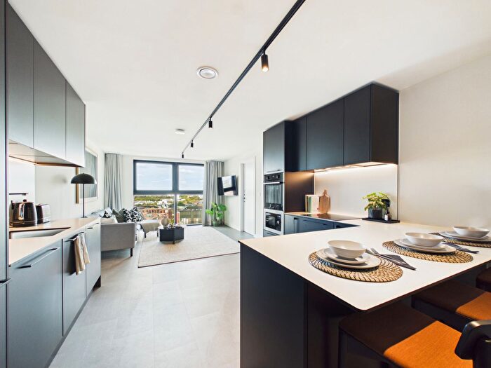 3 Bedroom Apartment To Rent In Union West Tower, Water Street, Manchester, Greater Manchester, M3