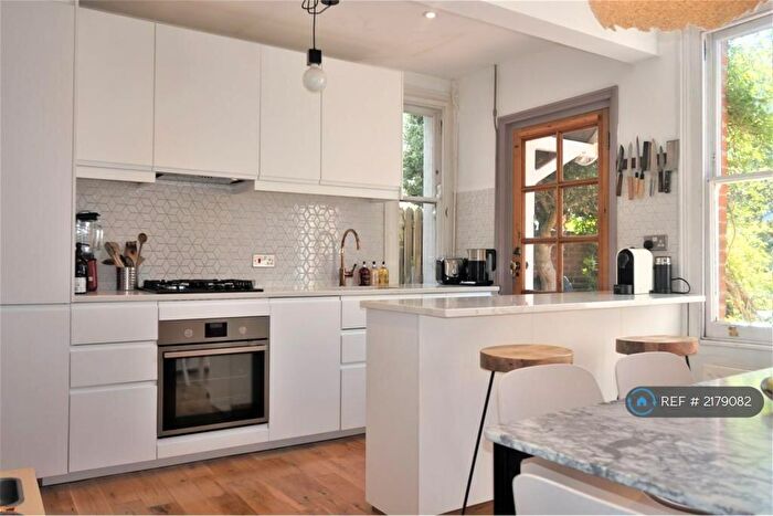 2 Bedroom Semi-Detached House To Rent In Queen's Road, Guildford, GU1