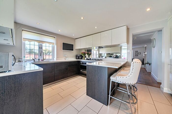 3 Bedroom Semi Detached House For Sale In Gorse Road, Orpington, Kent, BR5