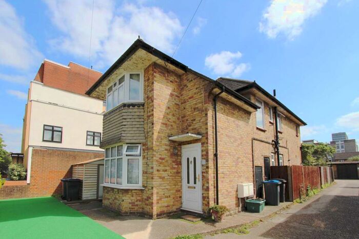 2 Bedroom Maisonette To Rent In Lime Court, Lime Grove, KT3