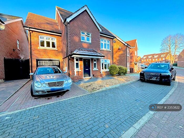 5 Bedroom Detached House To Rent In Faringdon Road, Reading, RG6