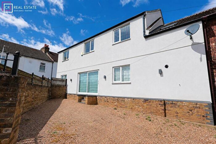 4 Bedroom End Of Terrace House For Sale In Wyles Street, Gillingham, ME7