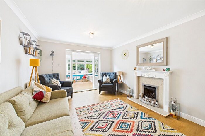 3 Bedroom Detached House To Rent In Wisley Gardens, Farnborough, Hampshire, GU14