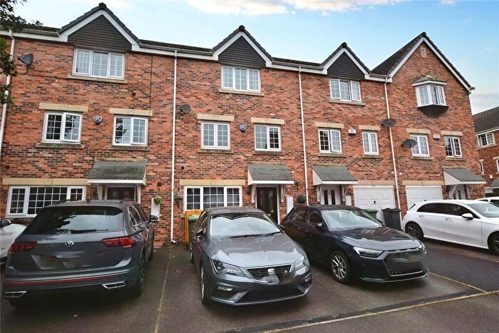 4 Bedroom Town House To Rent In Castle Lodge Gardens, Rothwell, Leeds, LS26
