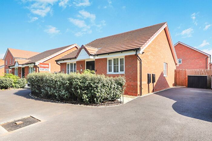 2 Bedroom Detached Bungalow For Sale In College Way, Brinsford, Wolverhampton, WV10