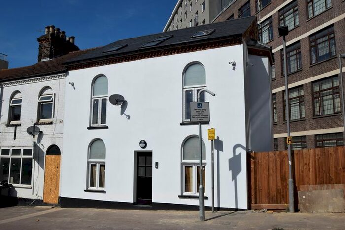 2 Bedroom Maisonette To Rent In Midland Road, Luton LU2