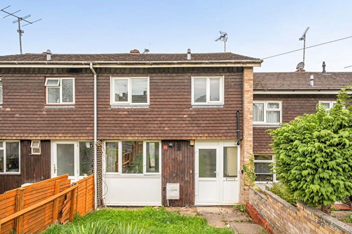 3 Bedroom Terraced House For Sale In Barnsdale Road, Reading, Berkshire, RG2