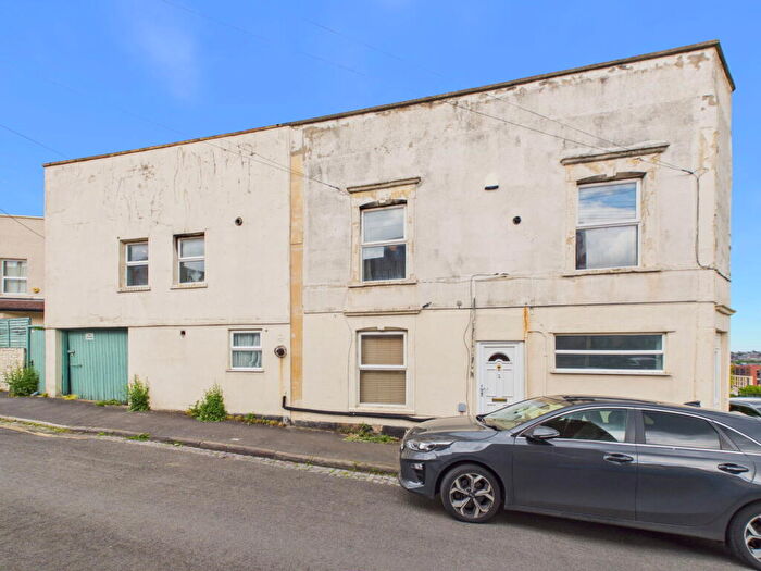 2 Bedroom Flat For Sale In Alfred Road, Windmill Hill, BS3