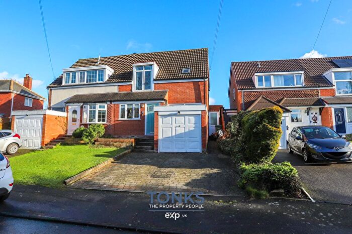 3 Bedroom Semi Detached House For Sale In Oldnall Close, Stourbridge, DY9