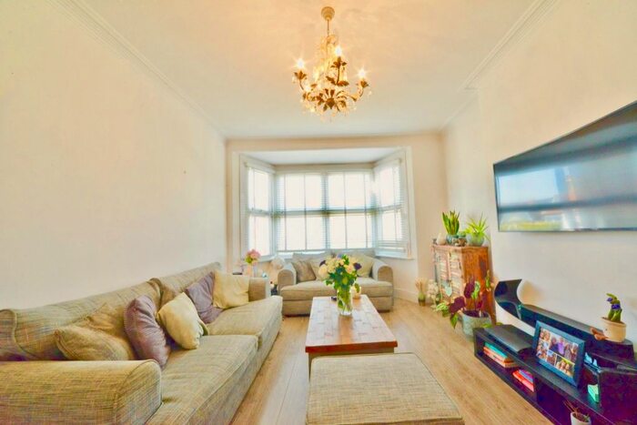 2 Bedroom Flat To Rent In Falkland Avenue, London, N3