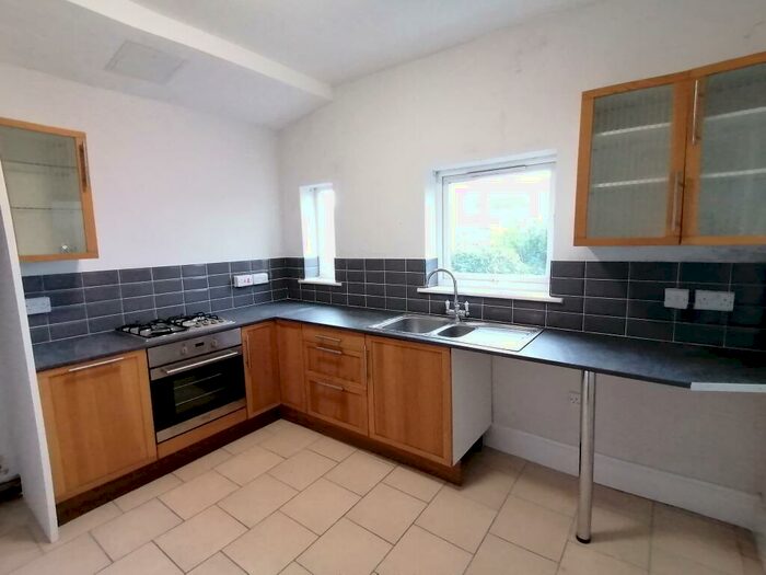 2 Bedroom Flat To Rent In Beechwood Road, Uplands, SA2