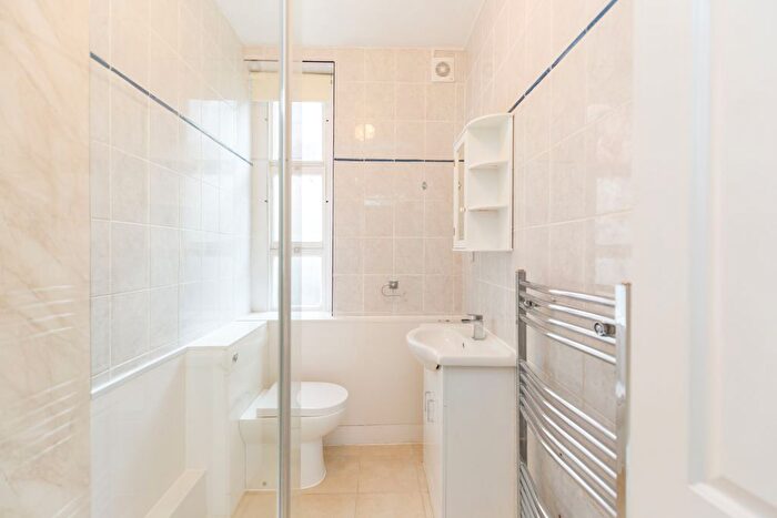 1 Bedroom Flat To Rent In Gilbert Street, London, W1K