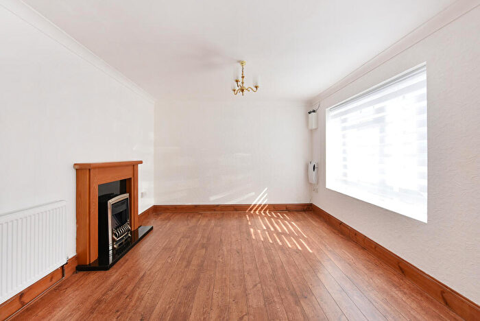 3 Bedroom Terraced House To Rent In Murray Square, London, E16