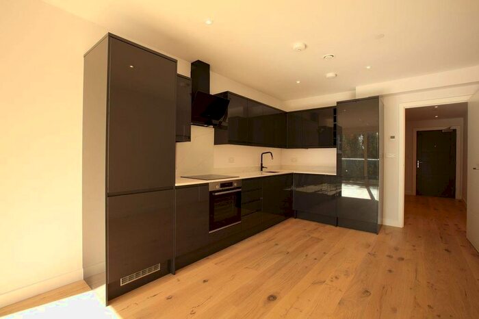 2 Bedroom Flat To Rent In Churchfield Road, Weybridge, KT13