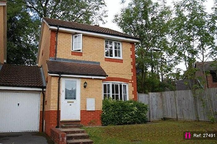 3 Bedroom Link Detached House For Sale In Booker Place, High Wycombe, HP12