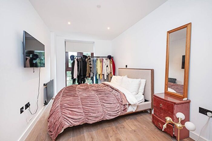 1 Bedroom Flat To Rent In Jubilee Street, Tower Hamlets, London, E1