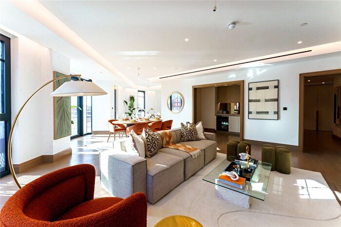 3 Bedroom Flat For Sale In Lucan Place, Chelsea, London, SW3