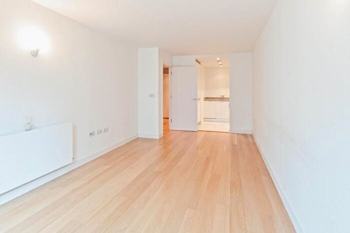 1 Bedroom Flat For Sale In Cardinal Building, Station Approach, Hayes, UB3