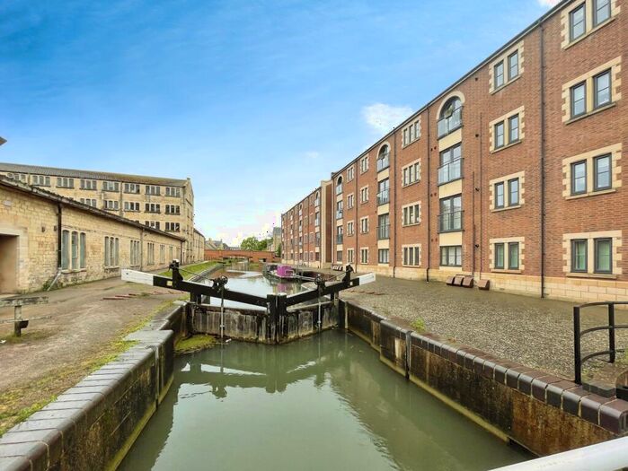 2 Bedroom Apartment To Rent In Greenaways, Ebley Wharf, GL5
