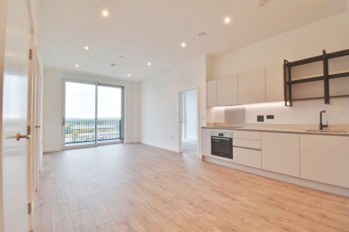2 Bedroom Flat To Rent In Fauna Walk, Watford, Hertfordshire, WD24