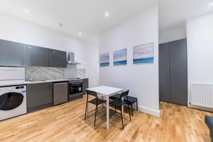 Studio To Rent In Dartmouth Road, Willesden Green, NW2